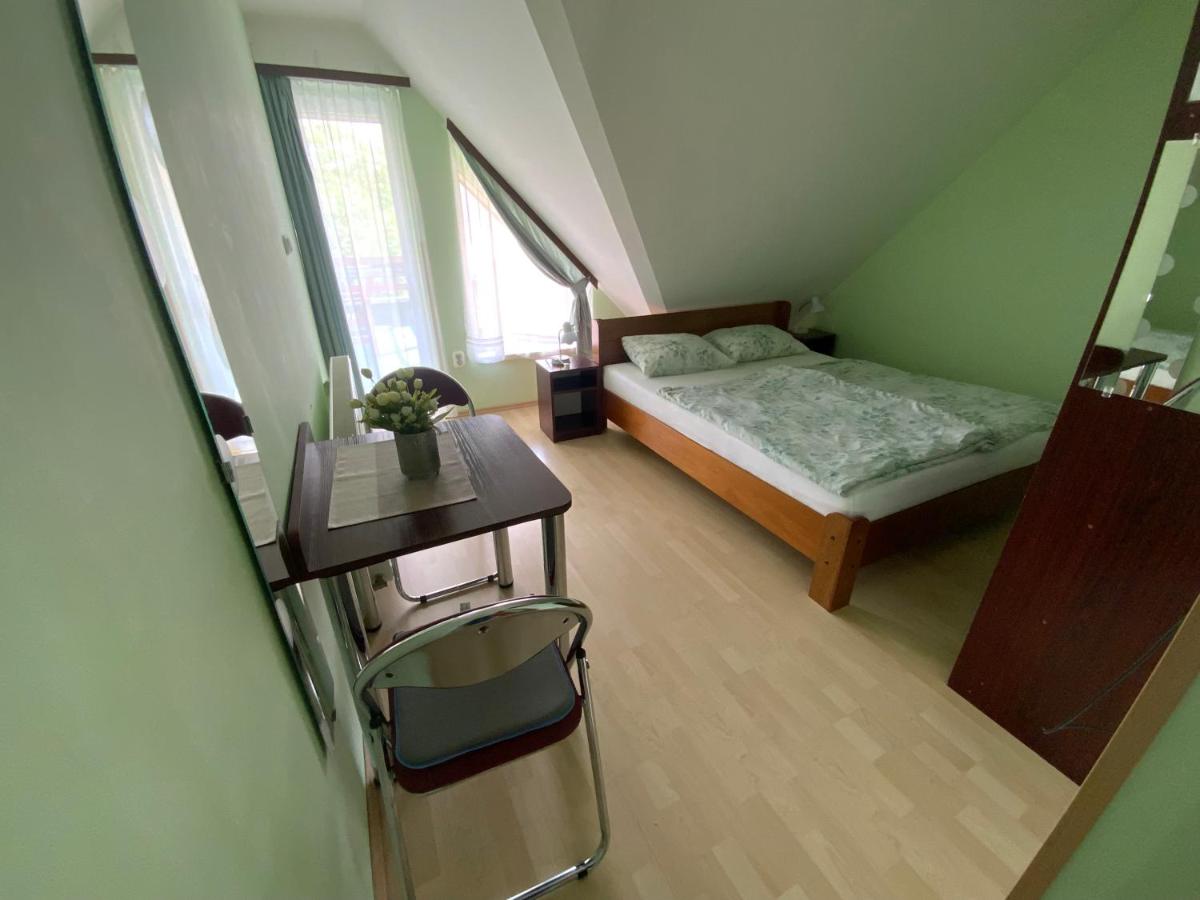 Doppelzimmer mit Balkon