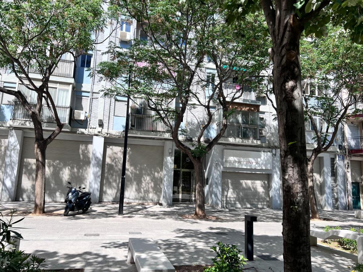 Plaza Sainetero Arniches - B&B Valencia