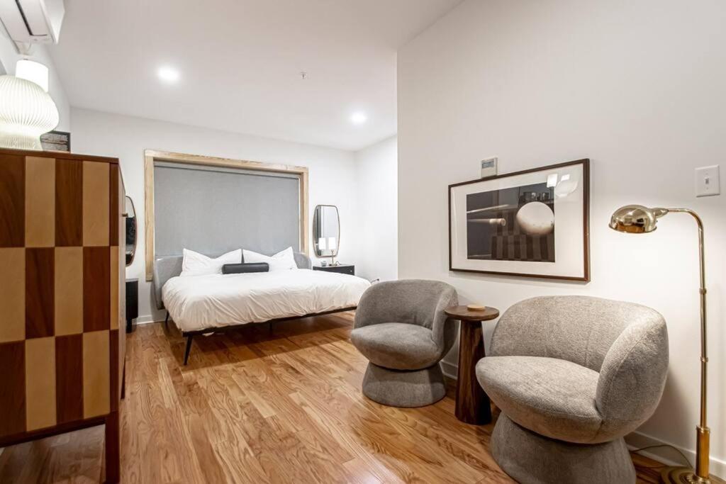 Historic Downtown Studio, Walk to Bathhouses, Room # 100 - B&B