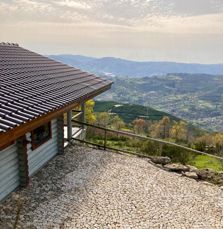 Mountain Log Cabin O Garrano - Bed and Breakfast
