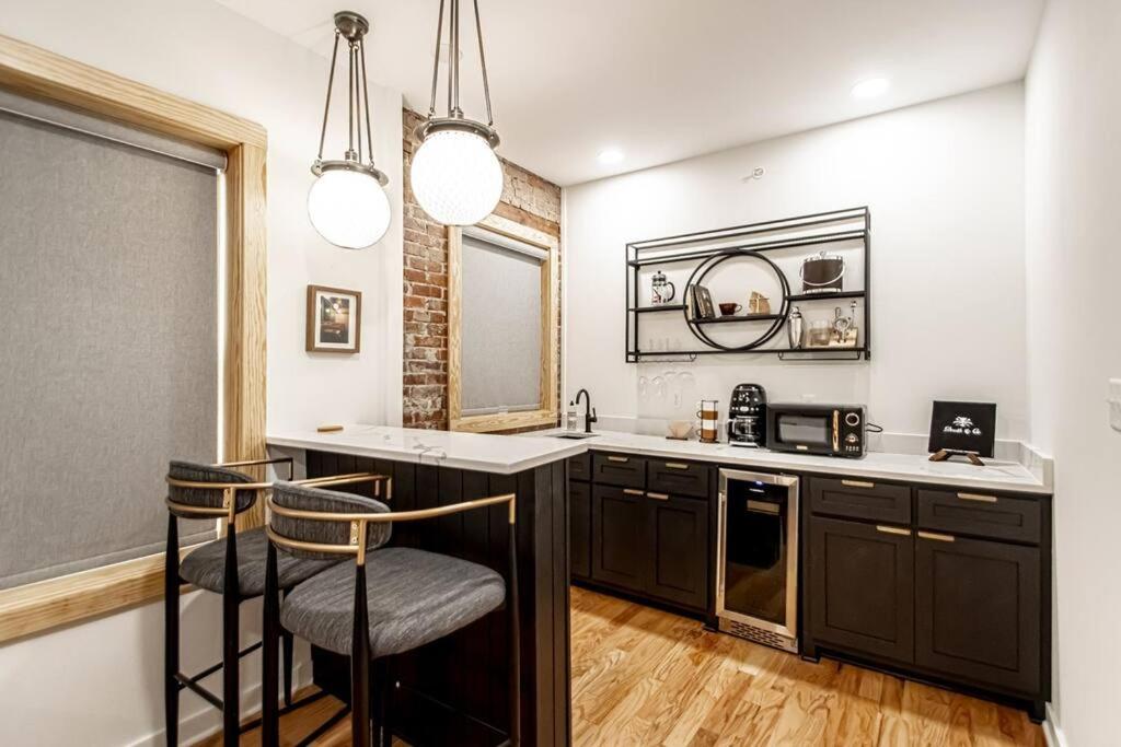 Historic DTWN Studio, Walk to Bathhouses, Shops, Room # 103 - B&B