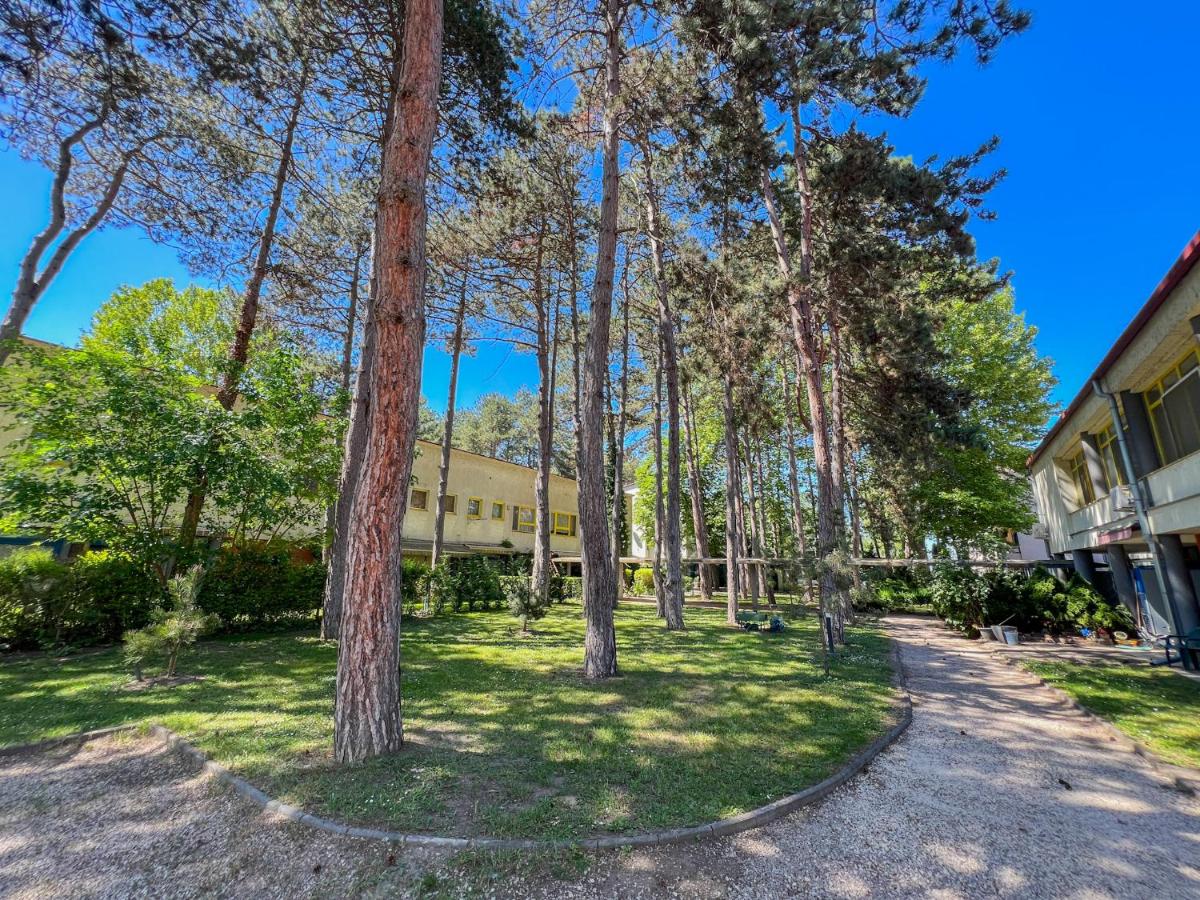 RETRO Family Apartman - B&B Siófok