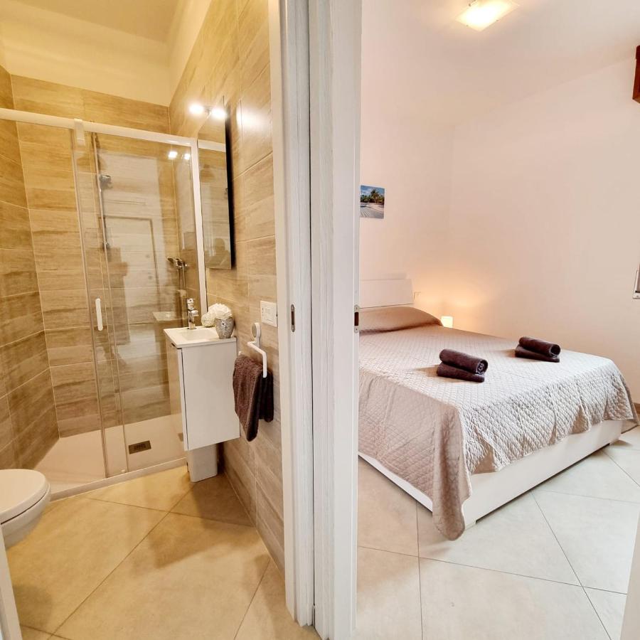 Relax & piscina a due passi dal lago "Family Sole" - Bed and Breakfast Peschiera del Garda