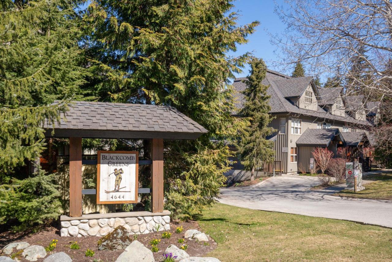 2BR in Blackcomb Greens, Wood Fireplace, Hot Tub Access, Mountain Views, Free Ski Shuttle, Parking - Chambres d'hôtes Whistler