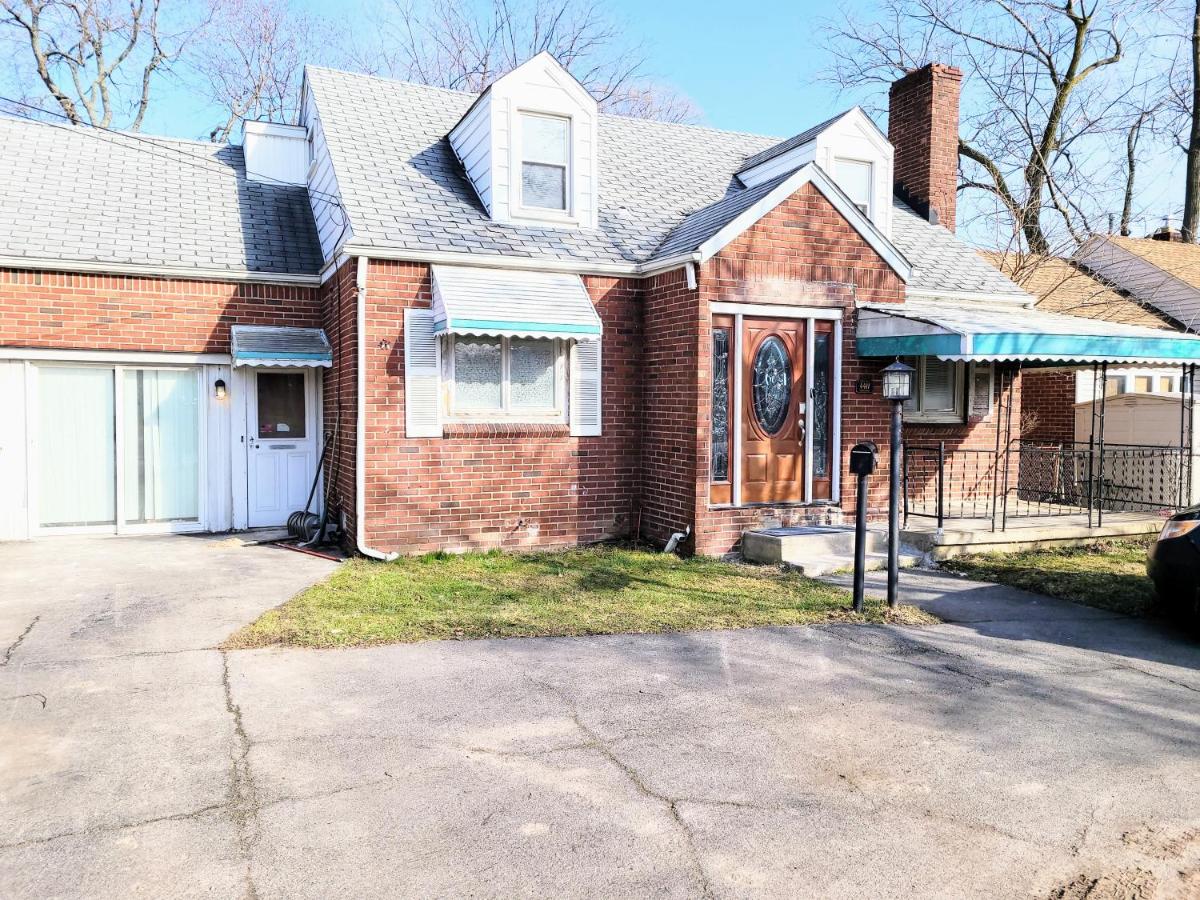 Sweet home, King bed, backyard and parking - B&B