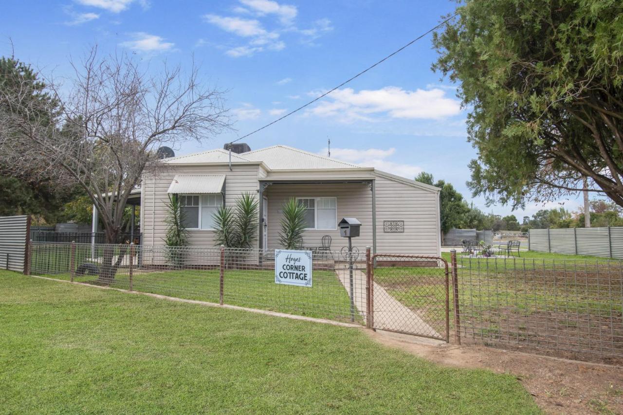 Hayes Corner Cottage - Short Drive to CBD, Private - B&B North Wagga