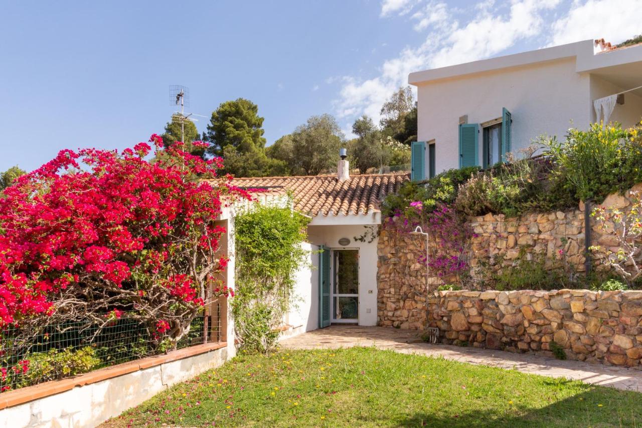 Villa Maffi - spaziosa, vista mare e parcheggio - Bed and Breakfast Villasimius