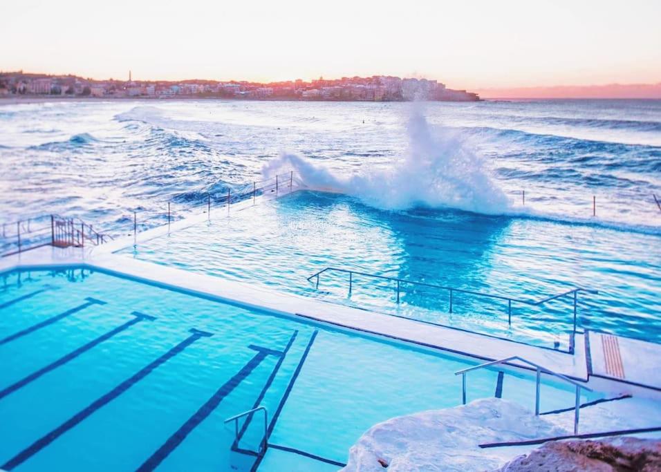 Endless Views by Sydney Dreams with Parking - B&B