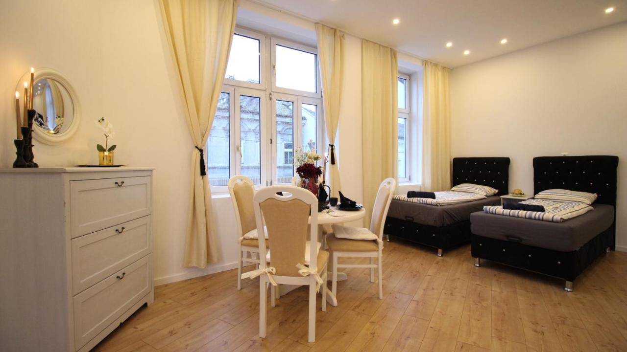 B&B Wien - Comfortable Accommodations in the Alterlaa Area LV4 - Bed and Breakfast Wien