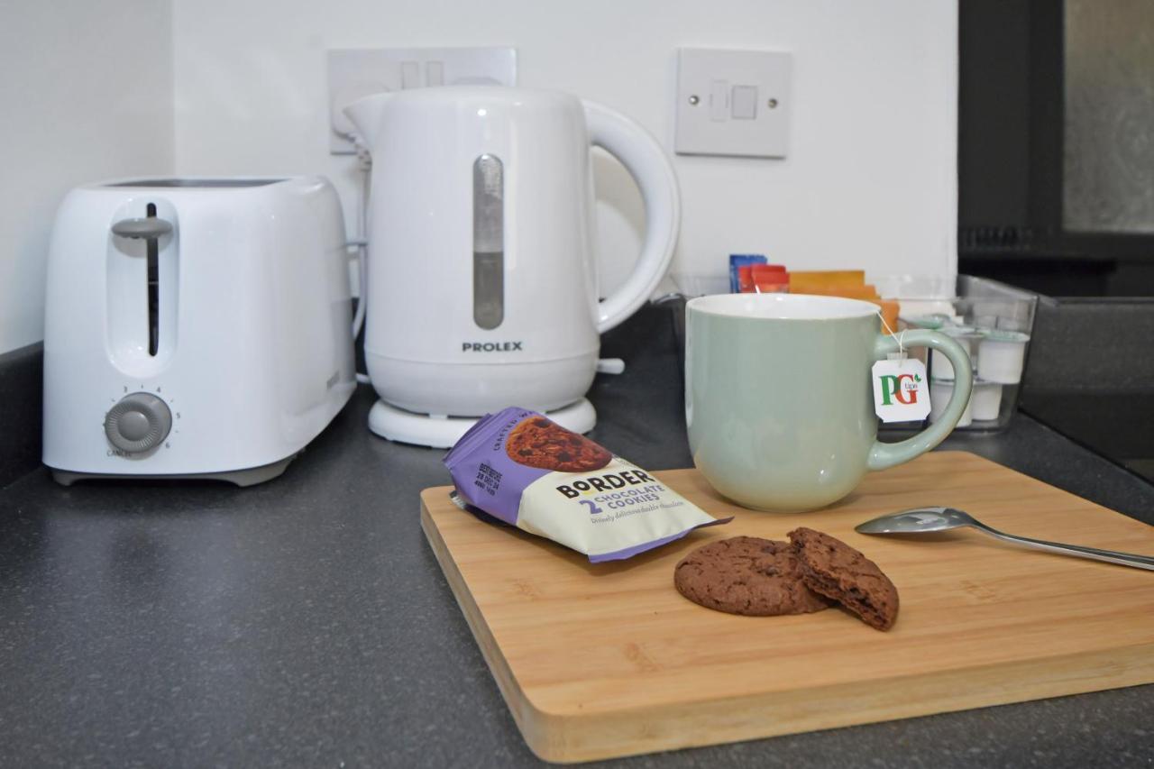 Sapphire Apartments by YourStays - Luxury 2 Bedroom Apartments in Crewe - Bed and Breakfast