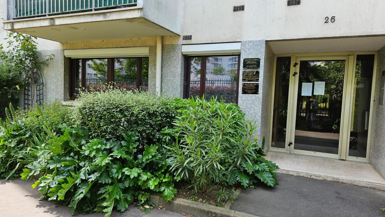 - Le COSY GARDEN - Proche RER A et E - Paris Disney - Parking - WIFI- Netflix Gratuit !!! - Chambres d'hôtes Champigny-sur-Marne