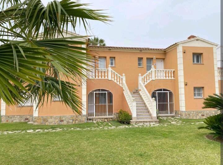 Casa Laya en Oliva Nova - B&B