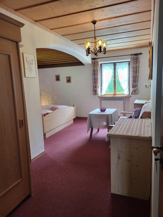 Double Room with Private Bathroom (5)
