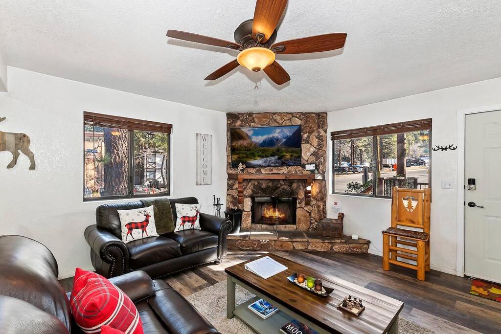 Moose Lodge Slopes Unit A ! View and Fire pit - B&B Big Bear Lake