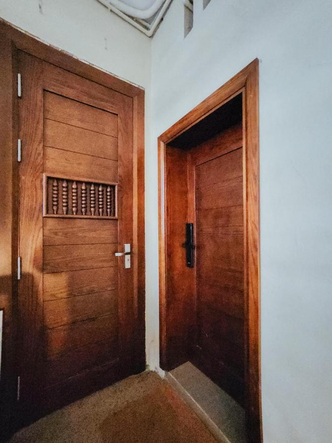 Lily Hidden Homestay - Bed and Breakfast Hanoi