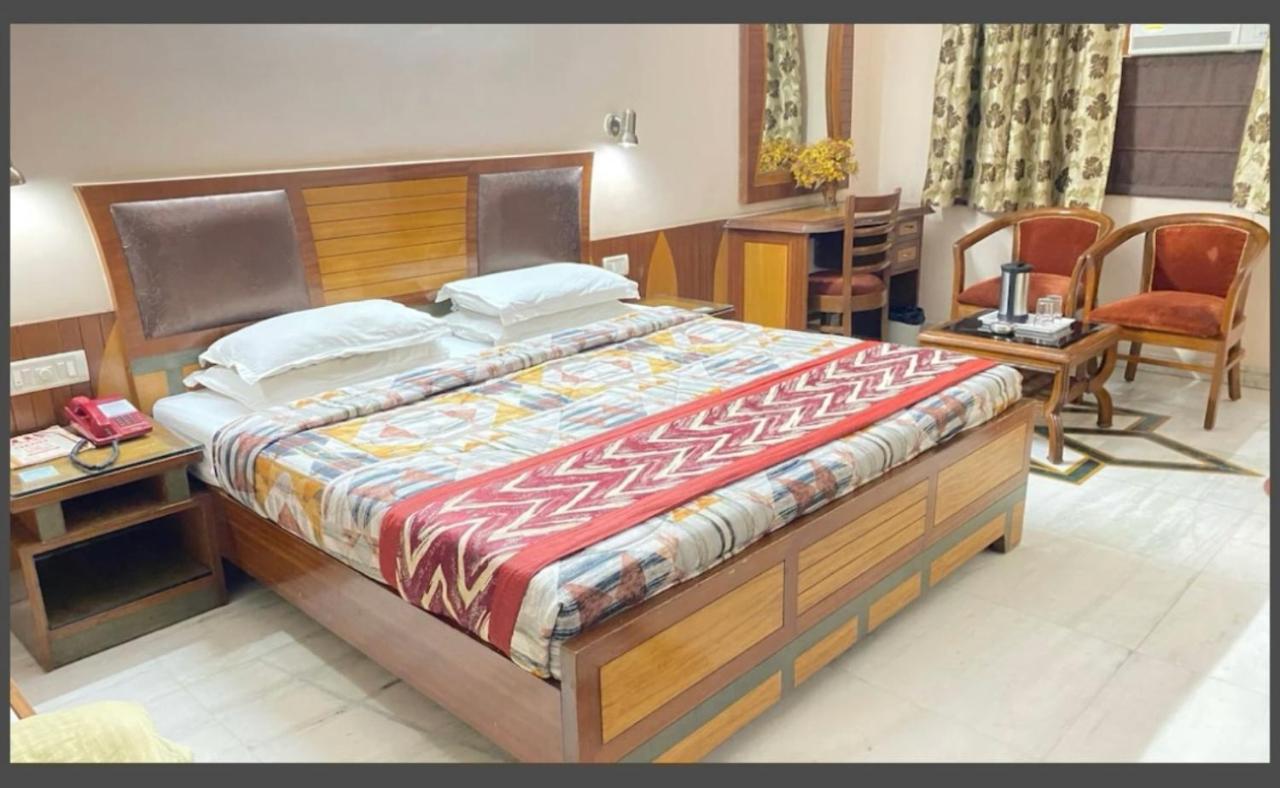 B&B New Delhi - HOTEL C PARK - Bed and Breakfast New Delhi