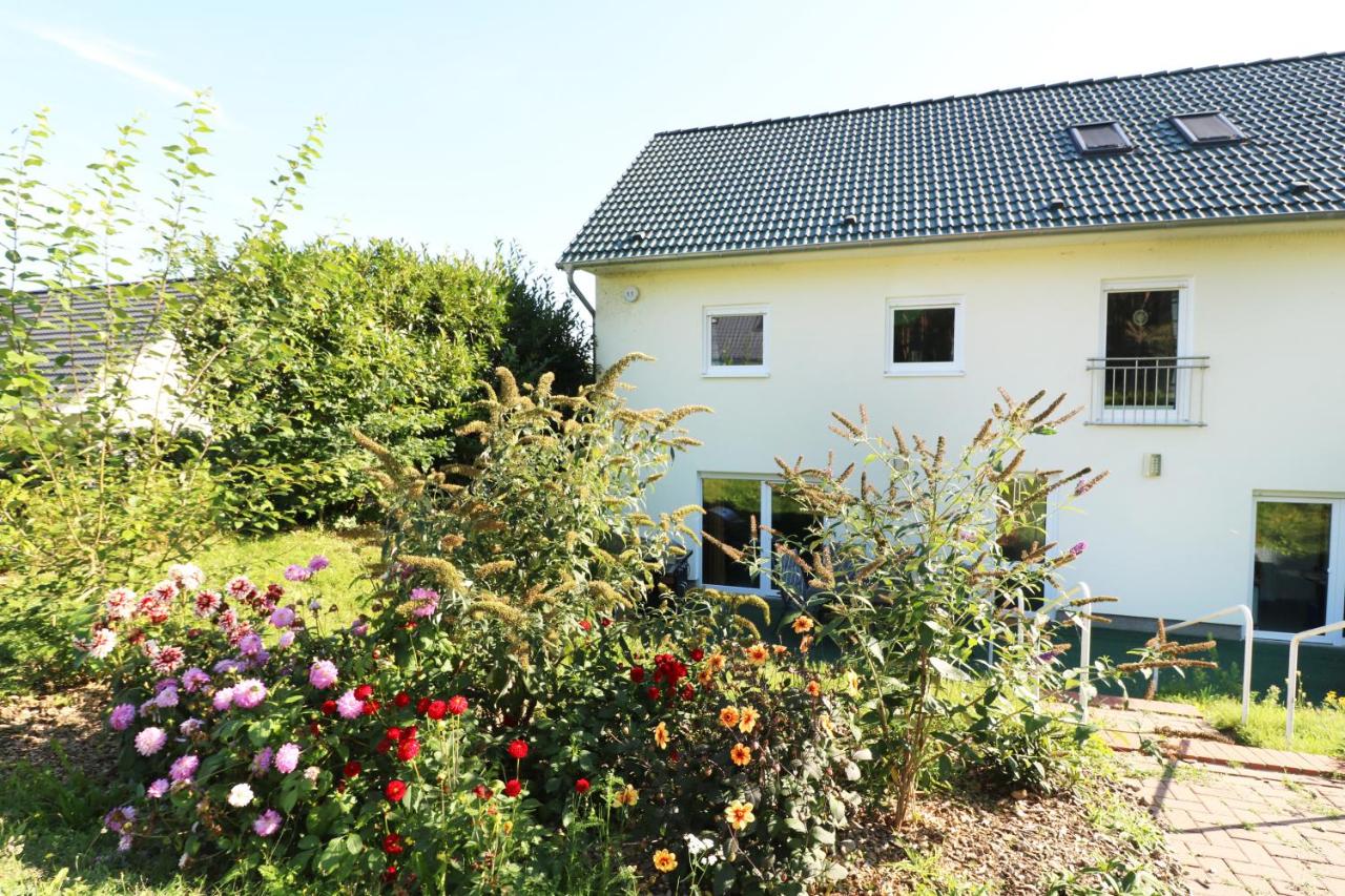 B&B Lütow - Ferienhaus Köhler Am Walde incl Bootsvermietung - Bed and Breakfast Lütow