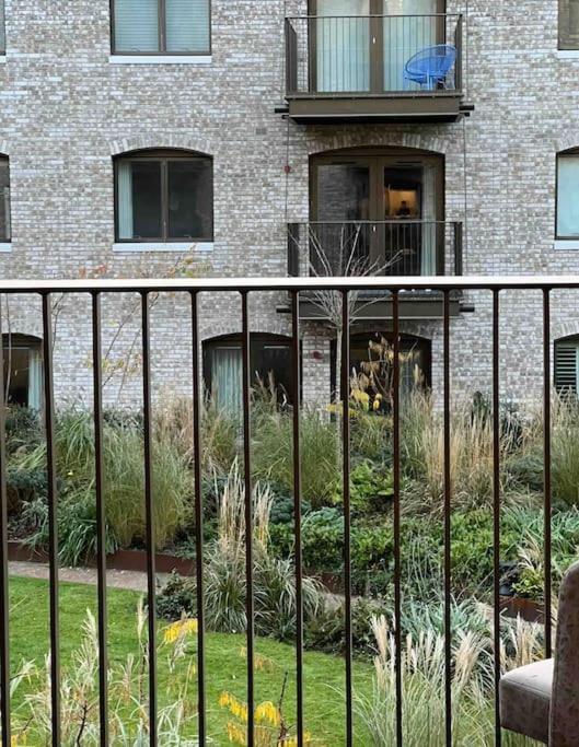 Kew garden, phenomenal ,1bd, optical fibre, carpark, cozy - B&B