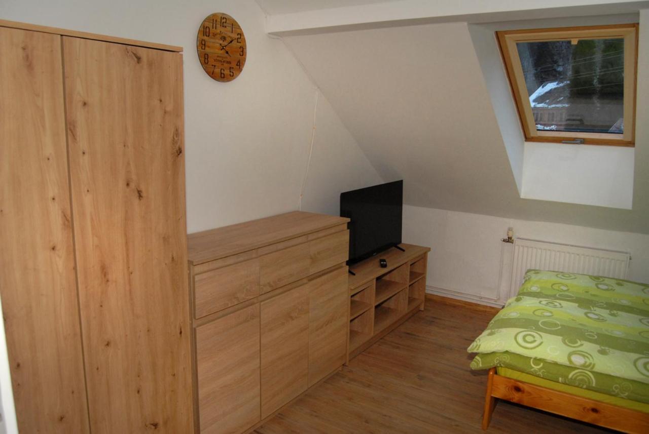 Doppel- oder Zweibettzimmer