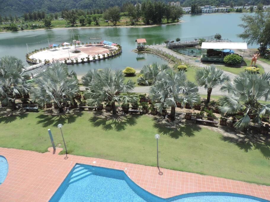 B&B Lumut - Marina Island Seaview Homestay - Bed and Breakfast Lumut