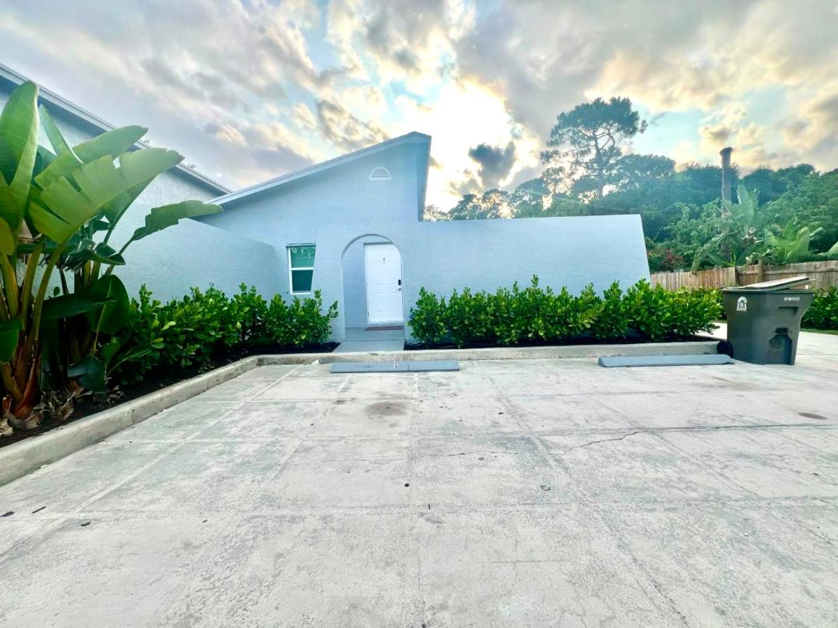 Spacious Convenient 2/2, Perfect for Groups in WPB - B&B West Palm Beach