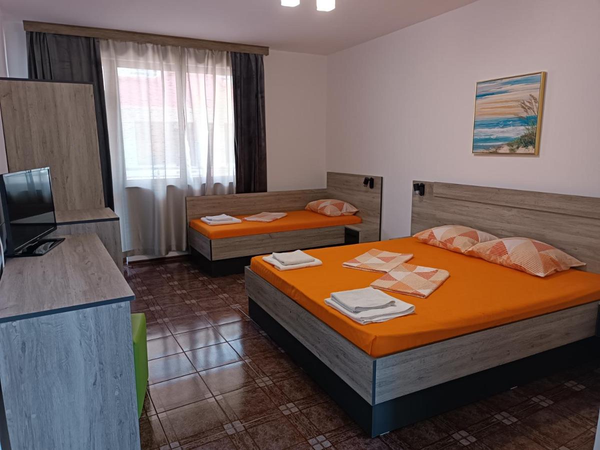 B&B Chernomorets - Coral Family Hotel - Bed and Breakfast Chernomorets