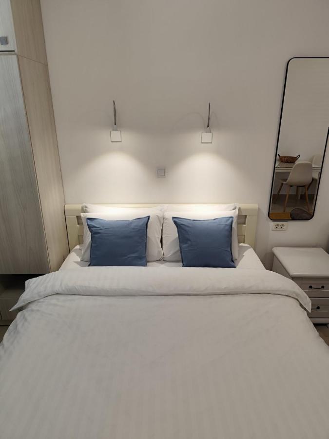 King Studio with Sofa Bed