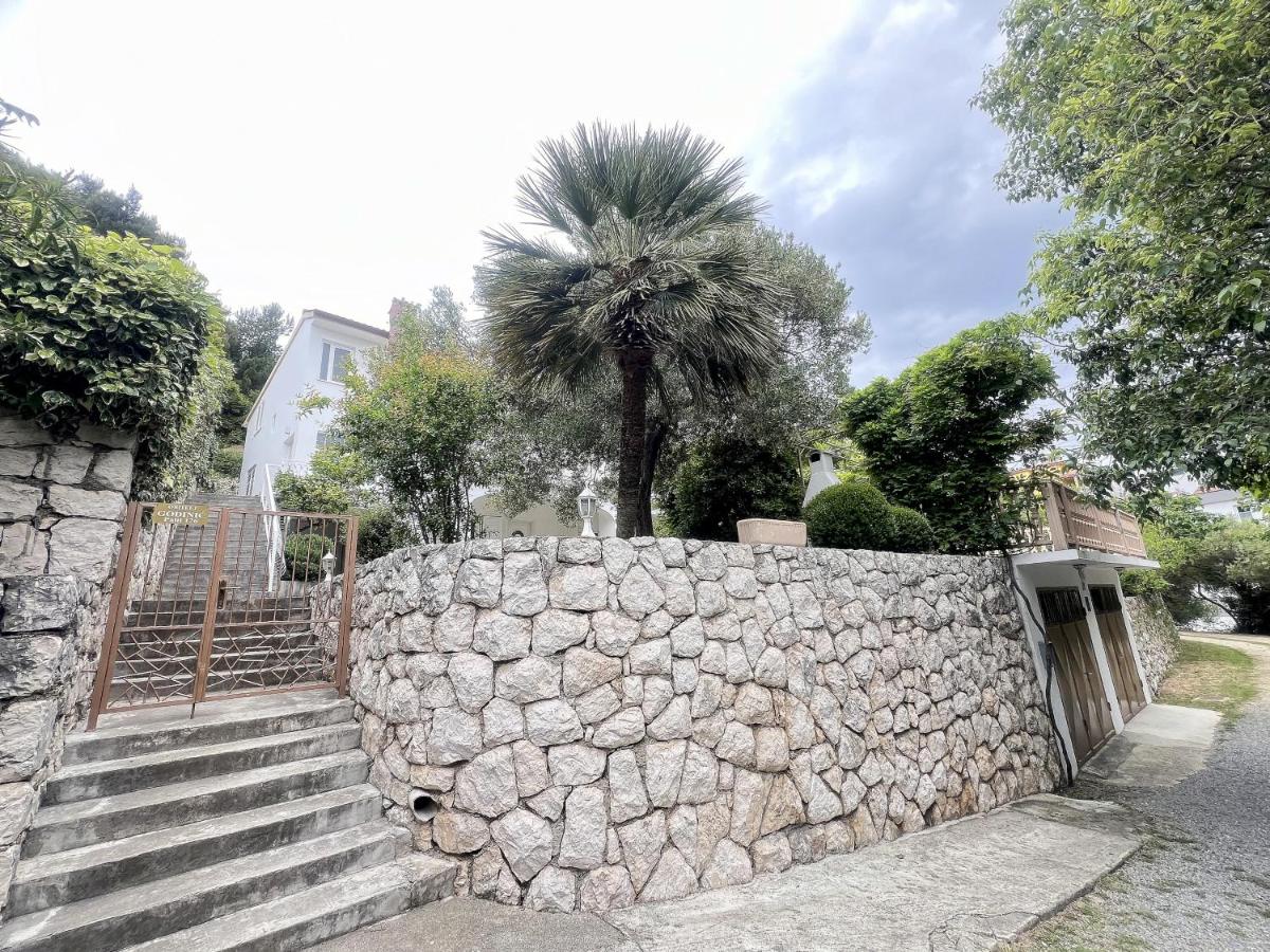 Oasis Loft close to Rab Old Town - B&B