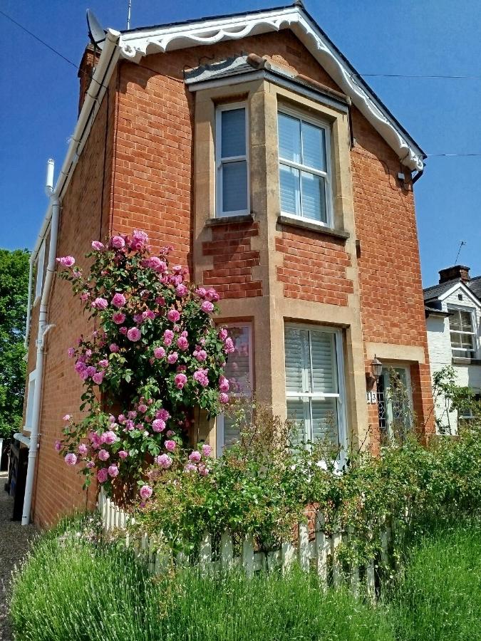 3 Bedroom Cottage in Sunninghill, Ascot - B&B