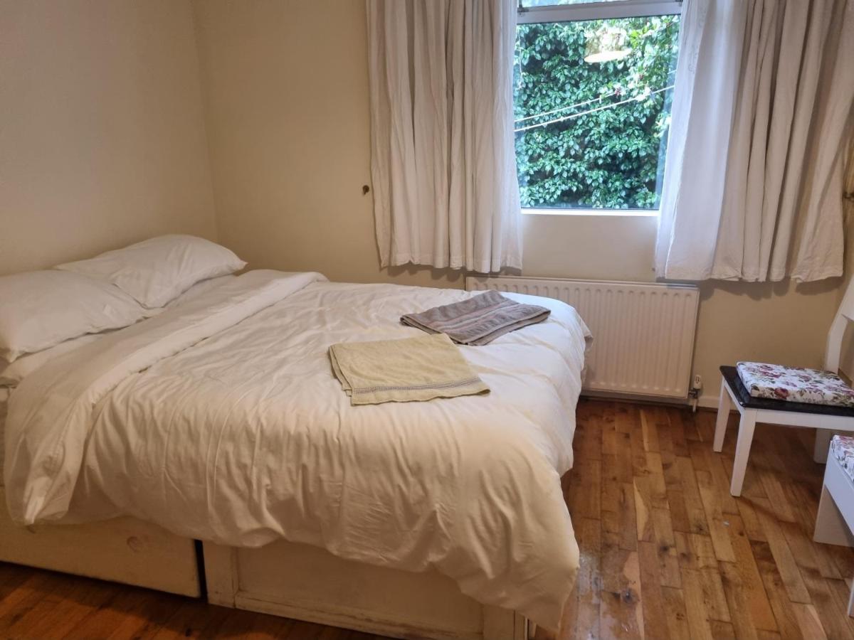 B&B Dublin - Estate Cottage - Bed and Breakfast Dublin