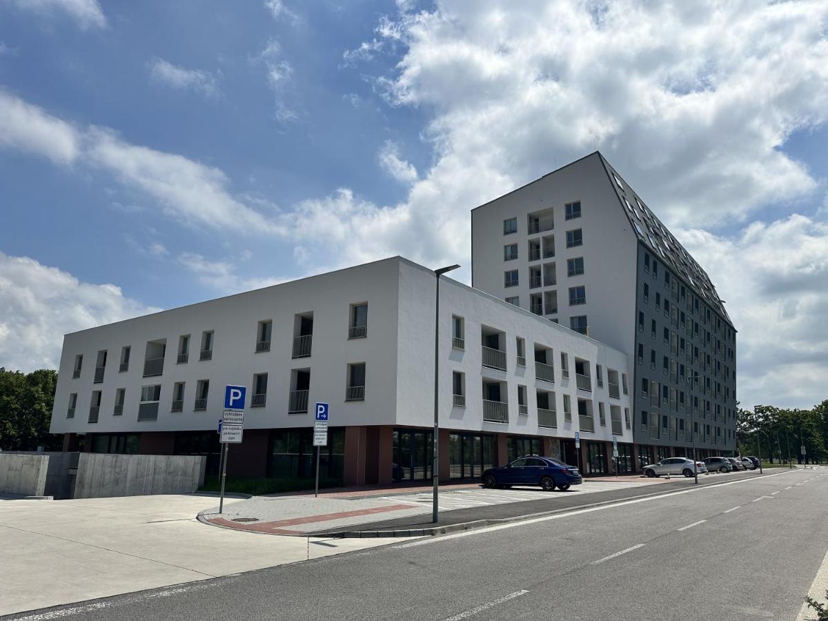 Ambient lounge with sundeck and free parking - Ferienwohnung