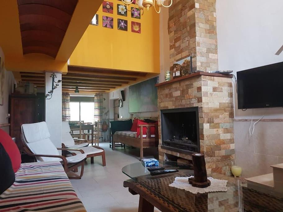 Country house surrounded by nature - Chambres d'hôtes Yeste