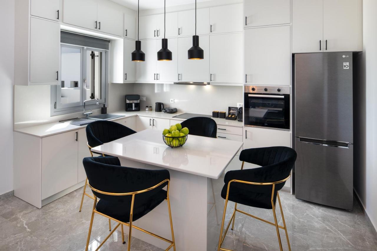 Montrez Santorini - 2 Bedroom Apartment - Chambres d’hôtes Mesariá