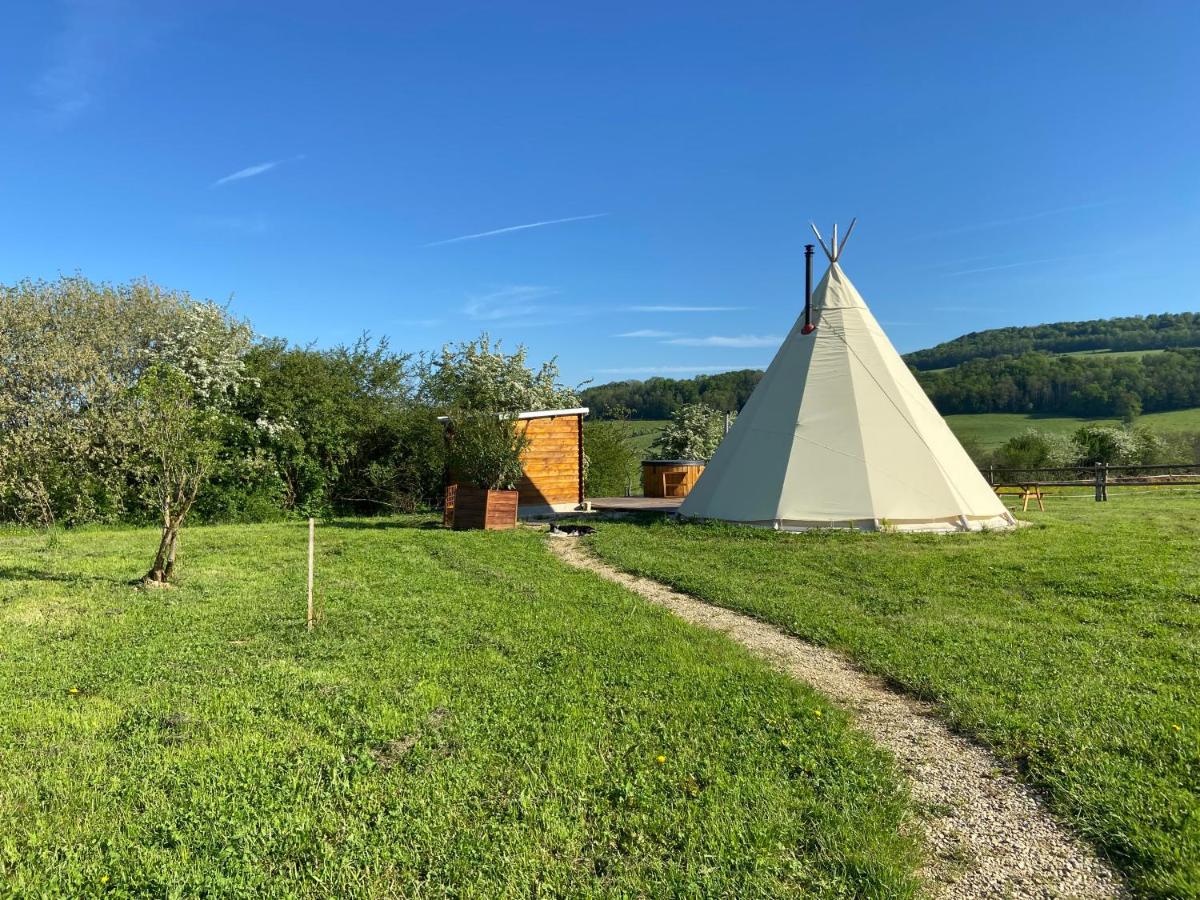 Nuit insolite en Tipi avec bain nordique privatif, petits déjeuners inclus - B&B
