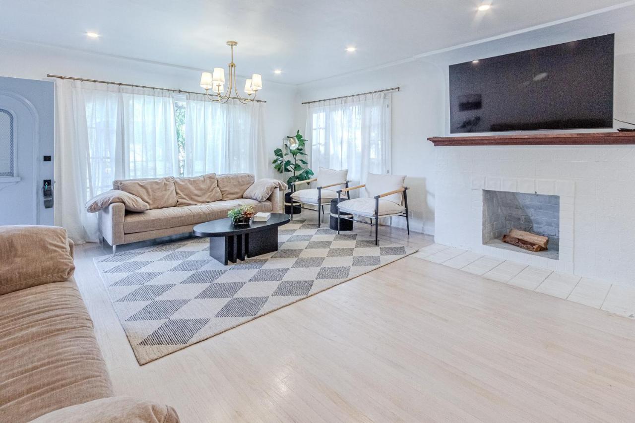 B&B Los Angeles - Modern & Spacious 3BR House Perfect for Family & Group - Bed and Breakfast Los Angeles