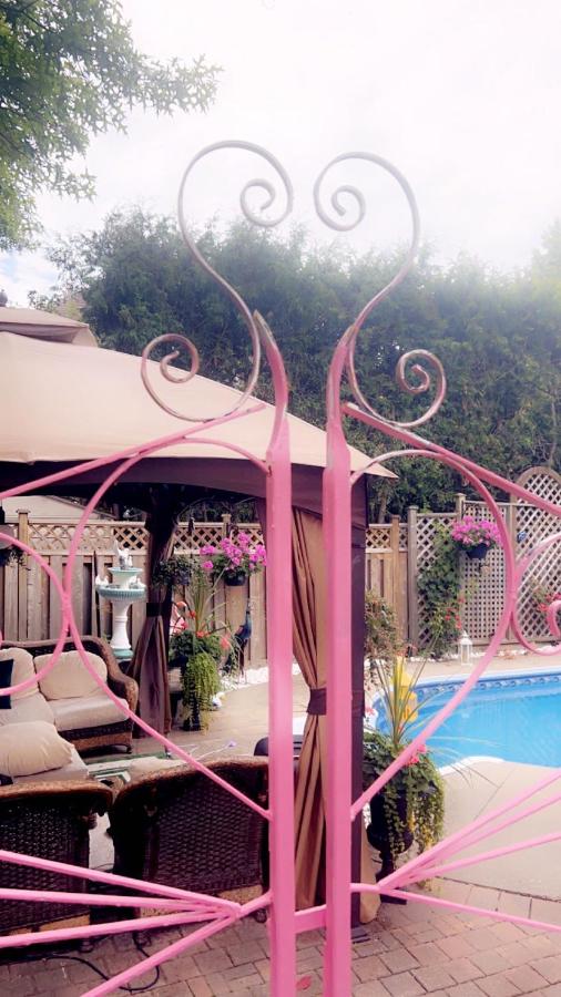 Queen’s Gate Ecstasy Home - B&B Brampton