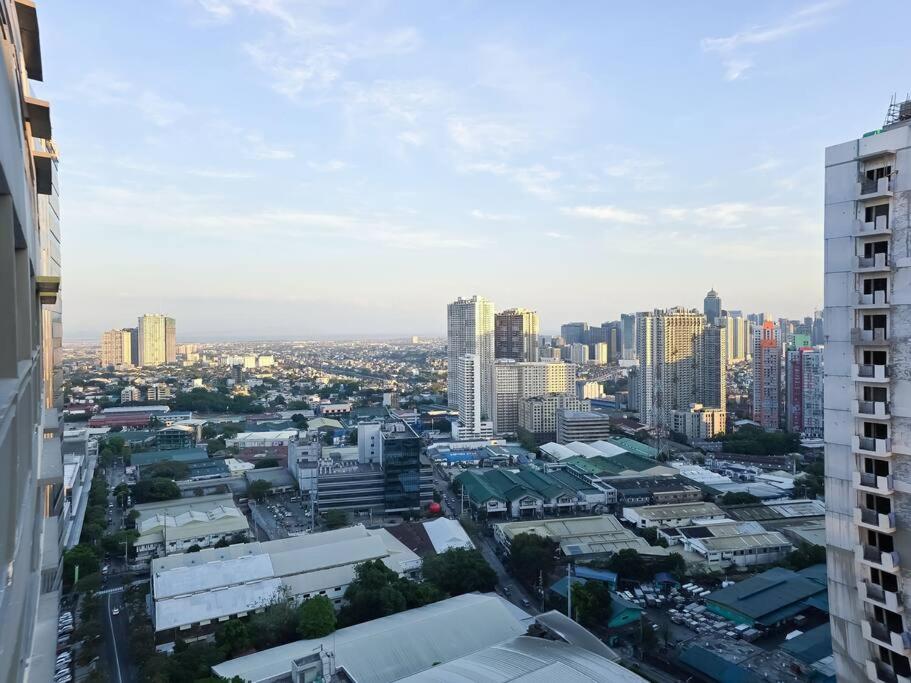 Citispace 1BR Condotel Suite at FAME Residences #FM30A - B&B Manila