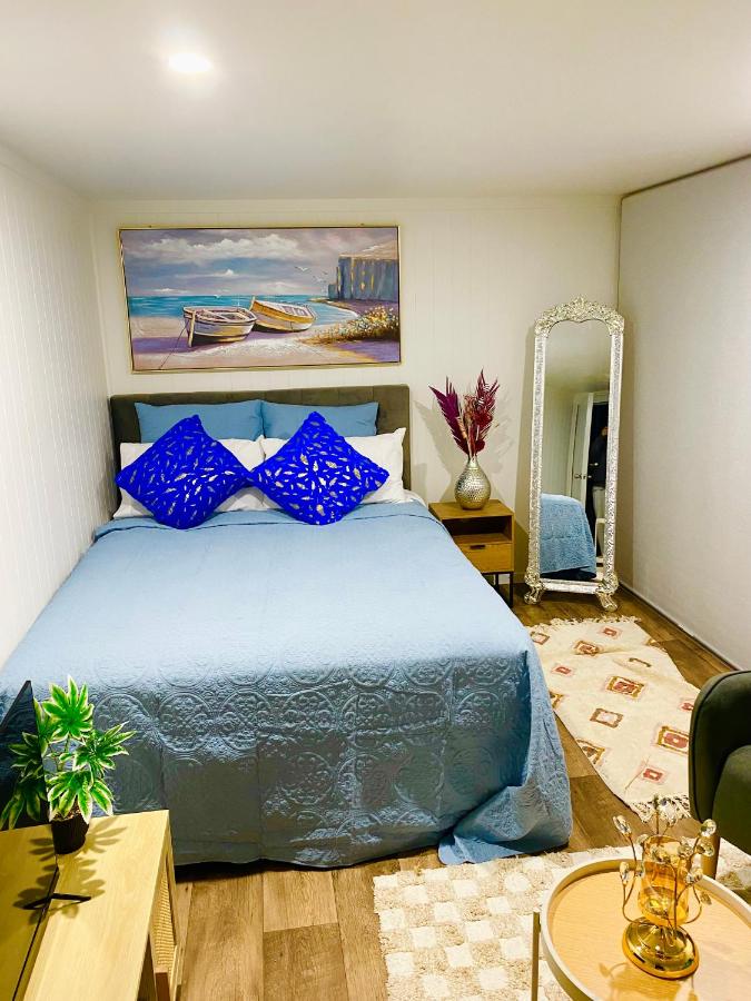 Aucklands Cosy Cabin Getaway - C1 - Bed and Breakfast Auckland