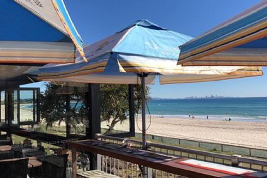 PET FRIENDLY & Super Central Retro Beach Pad! - Ferienwohnung Gold Coast
