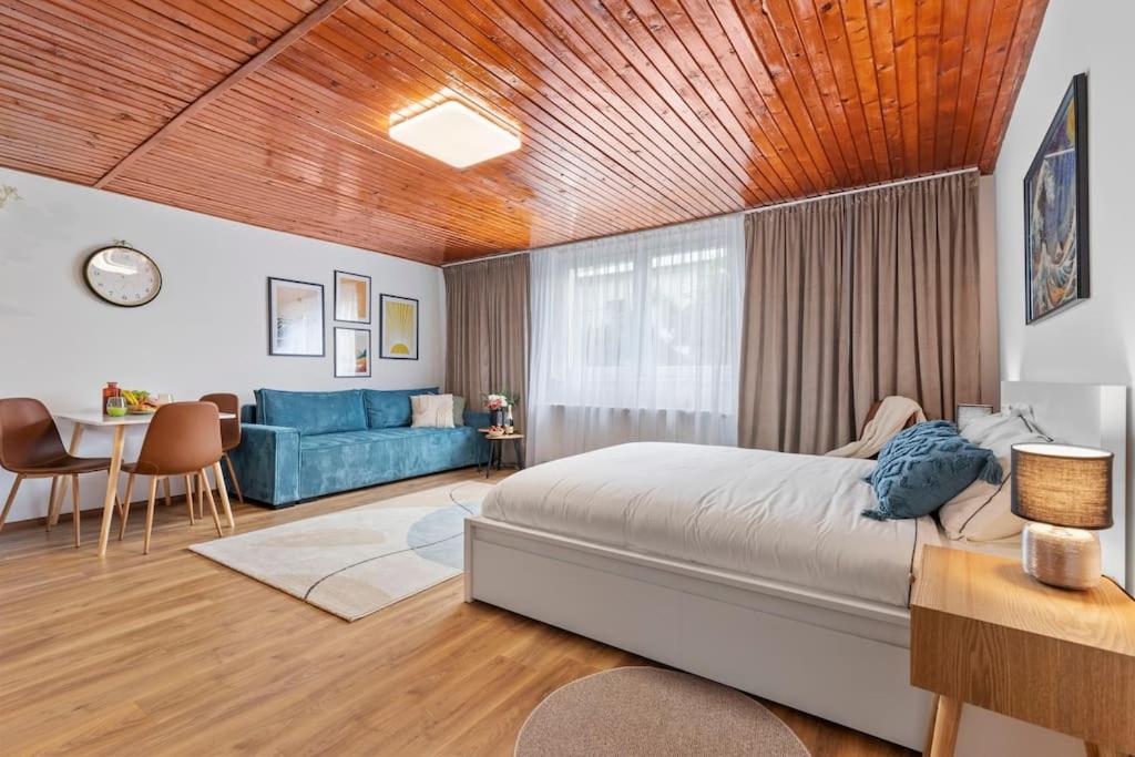 Art-Inspired, Designer Apartment - Ferienwohnung Bratislava