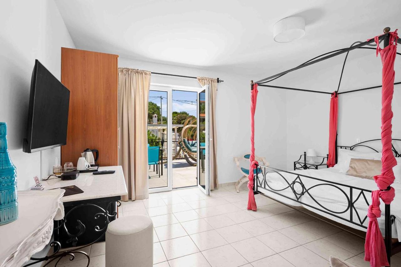 Deluxe Double Room with Balcony and Sea View