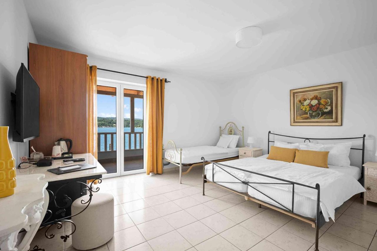 Deluxe Triple Room with Sea View