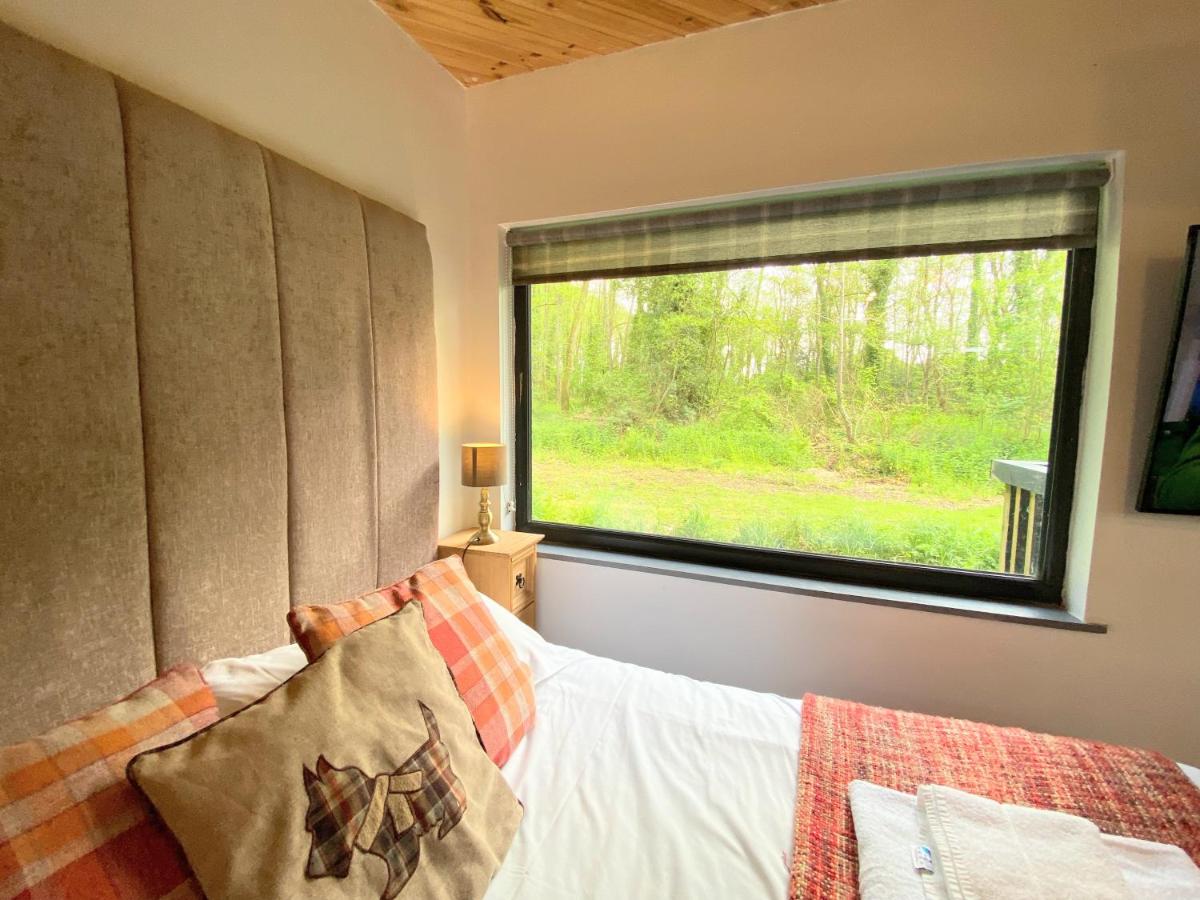 B&B Warminster - Arc Pod-HotTub-HuntersMoon-Warminster-Bath - Bed and Breakfast Warminster