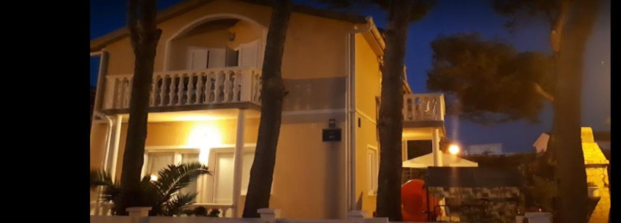 Apartmani Emily - Ferienwohnung Vir