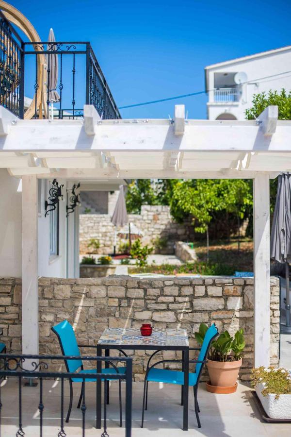 Deluxe Double Room with Side Sea View
