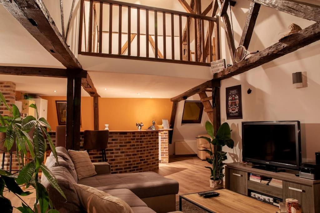 Duplex atypique dans la cité médiévale - Bed and Breakfast