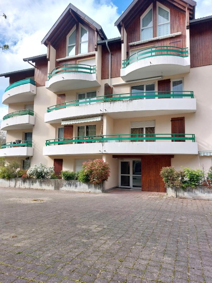 Appartement T3 classé trois étoiles au calme de plain-pied au centre Doussard avec vue sur montagne, lac Annecy à proximité - Bed and Breakfast