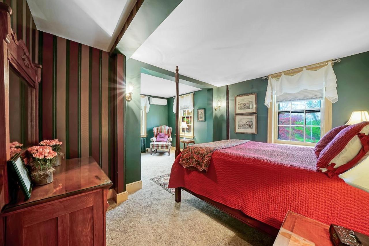 Queen Room with Garden View