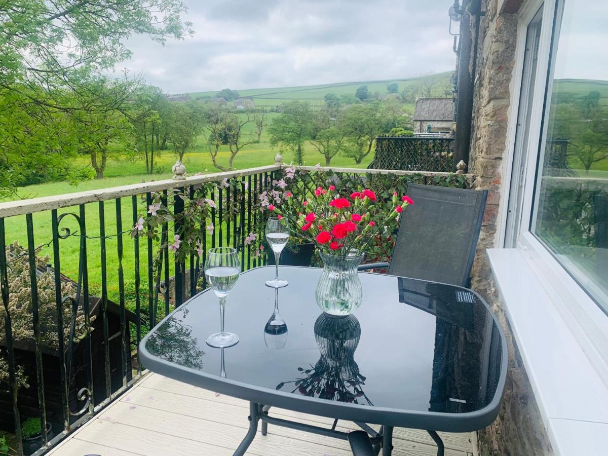 B&B Barrowford - Tilly Cottage - overlooking Pendle Hill - Bed and Breakfast Barrowford