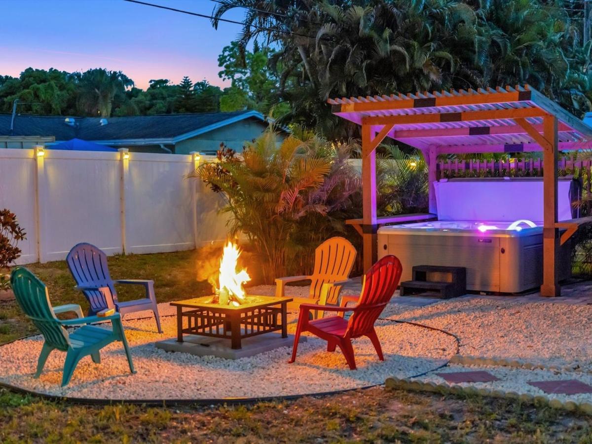 4b2b Family Home w Hot Tub BBQ & Firepit 9mins to beach - B&B